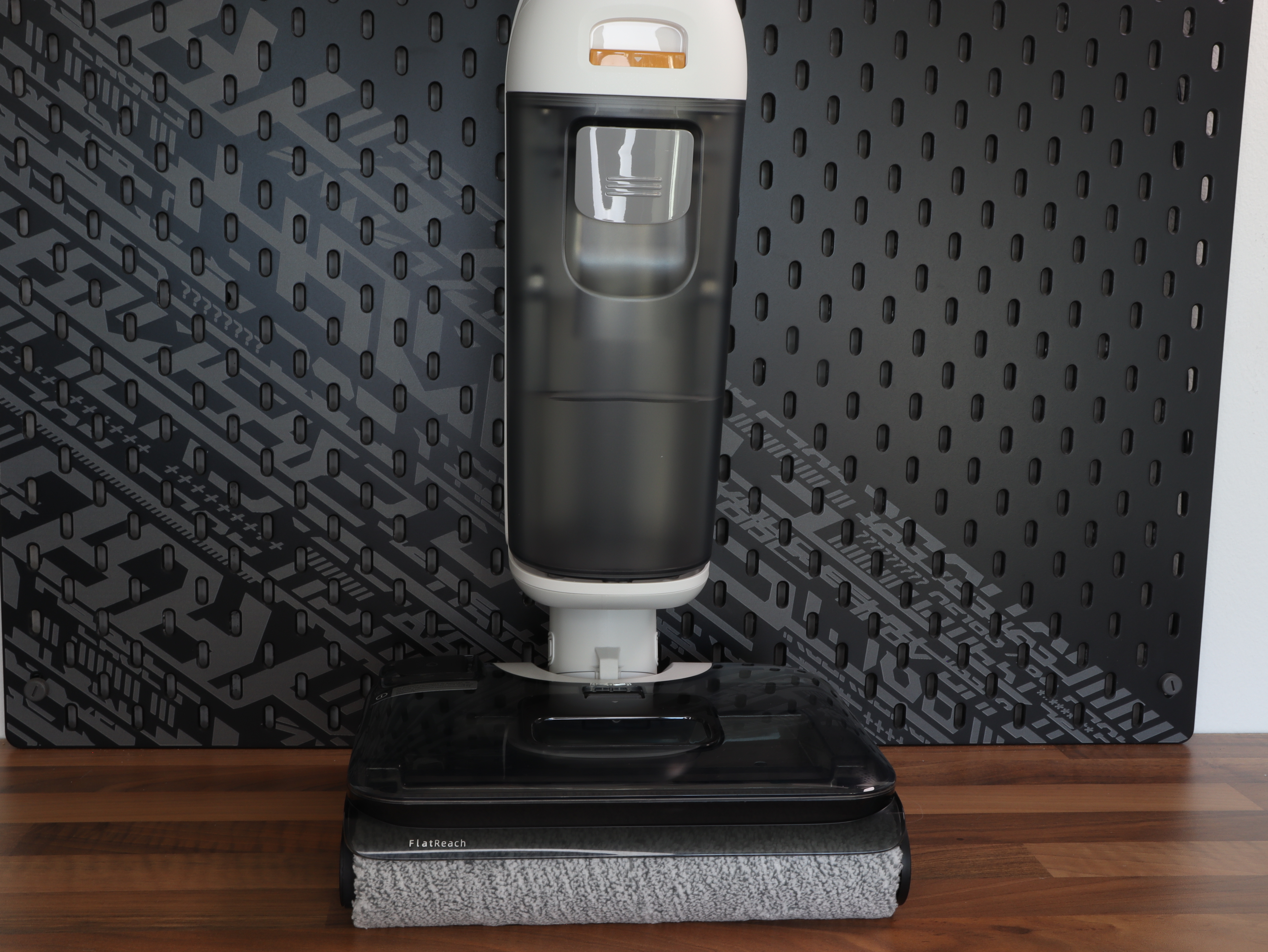Cleaner selfcleaning jawscrapers Roborock F25 RT vacuum.JPG